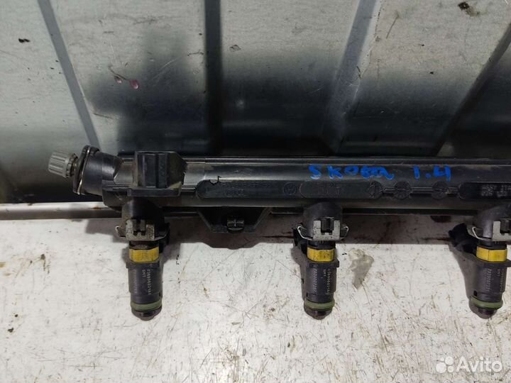 Рейка топливная (рампа) Skoda Roomster 1.4 BXW