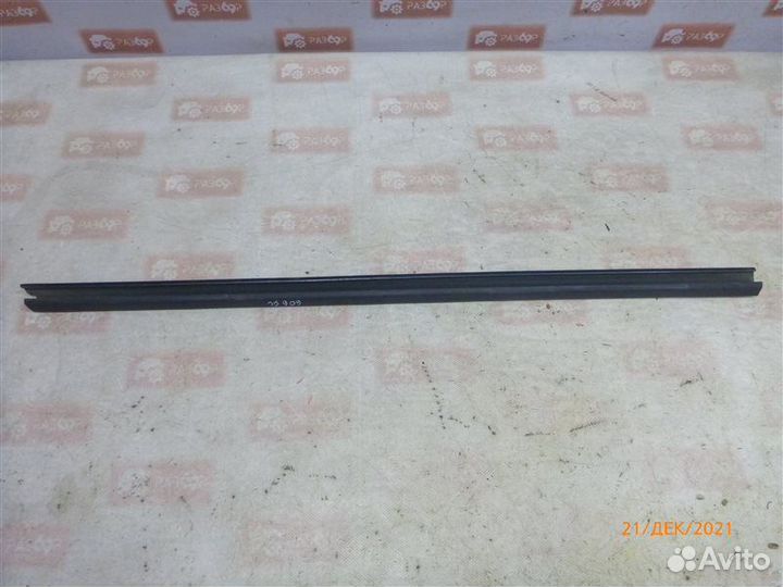 Уплотнитель стекла двери бархотка передний левый