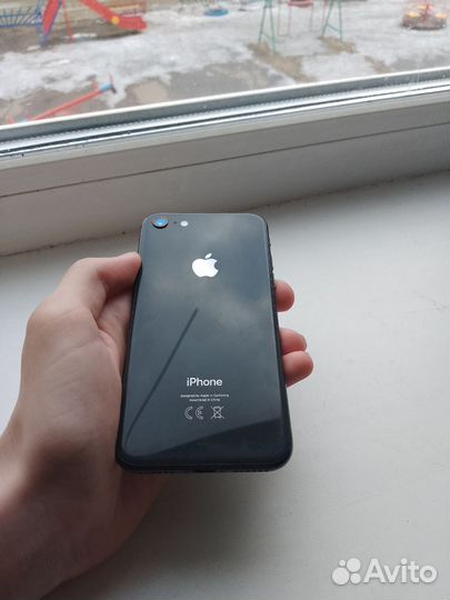 iPhone 8, 64 ГБ
