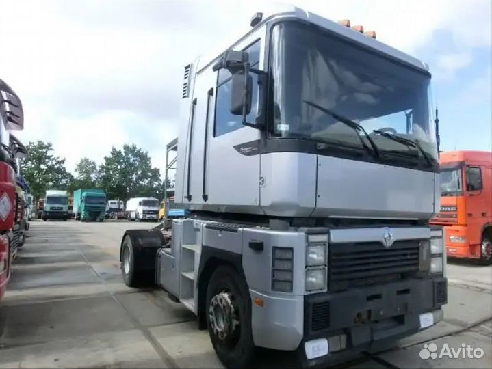 Pазбираем грузовик Renault Magnum II 1996-2001