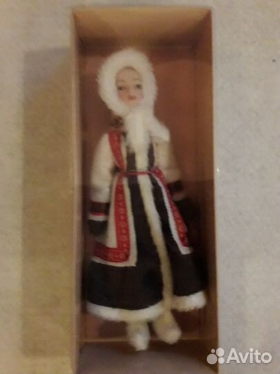 Фарфоровые куклы В народных костюмах