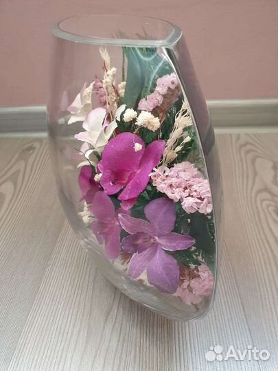 Цветы в колбе (орхидеи)