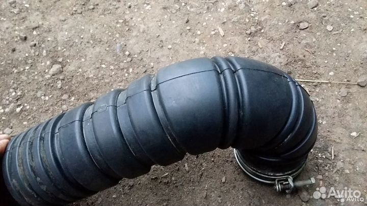 Патрубок воздушного фильтра Toyota Hilux Fortuner