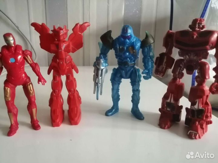 Роботы. пластик