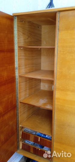 Шкаф