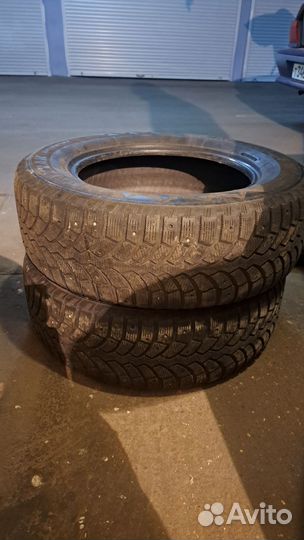 Bridgestone Blizzak Spike-01 215/65 R16 98T