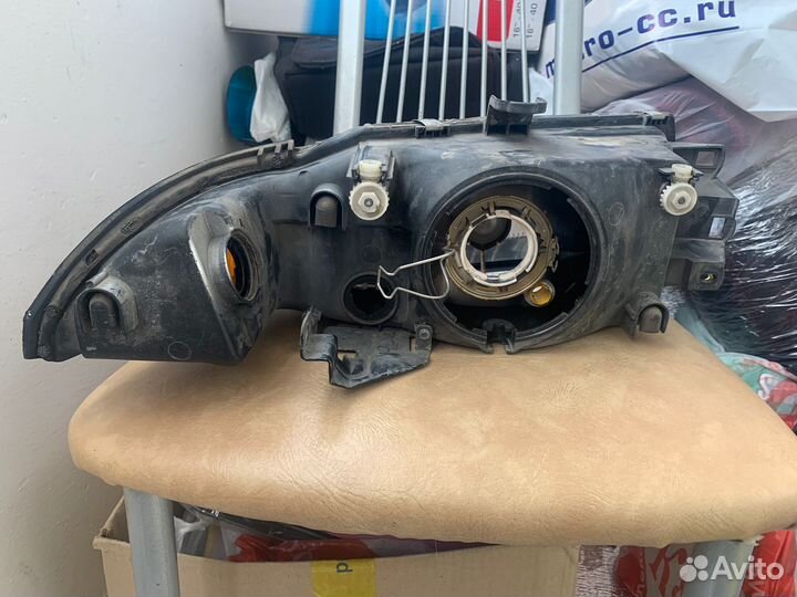 Mitsubishi Carisma фары