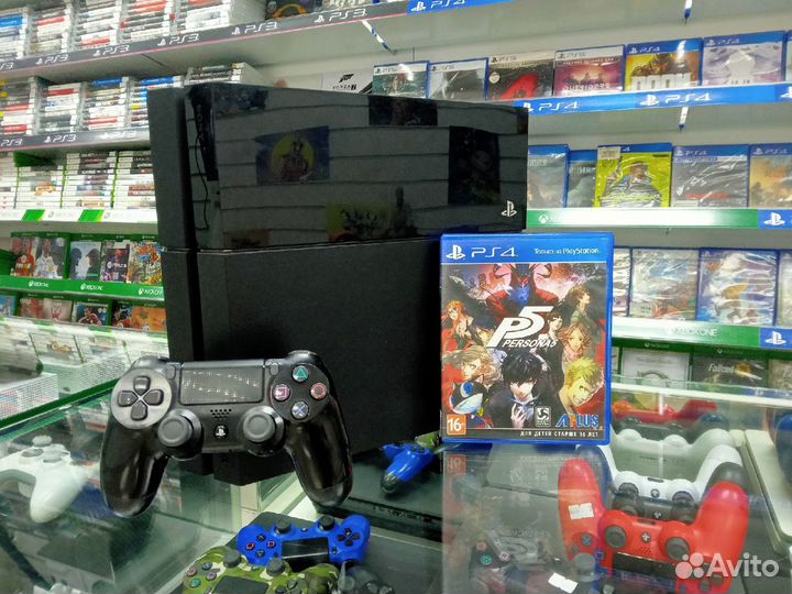 Sony Playstation 4 + Persona 5
