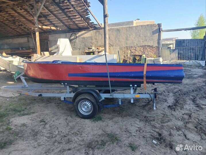 Лодка моторная
