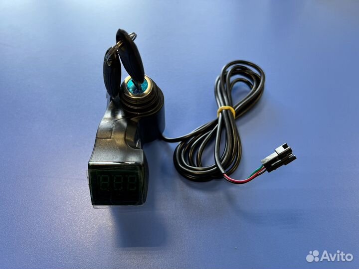 Электросамокат Kugoo M4/M4 Pro Вольтметр с Замком