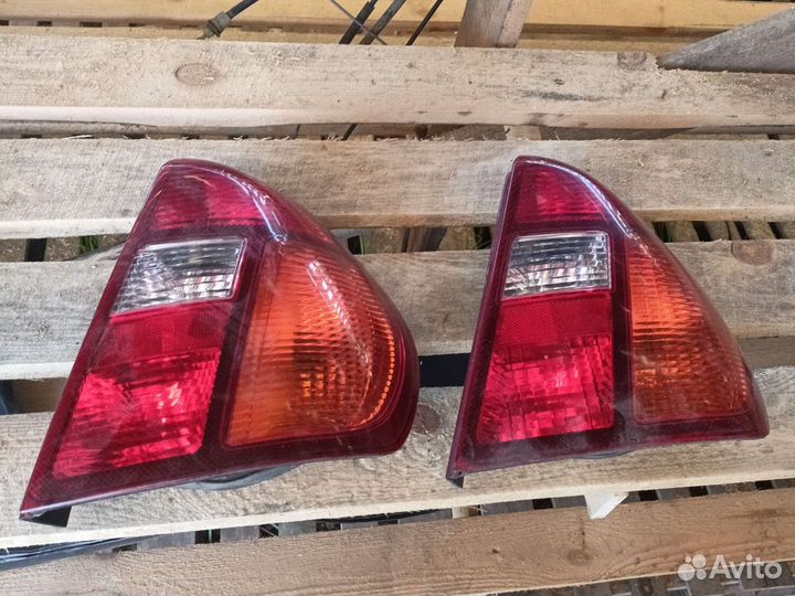 Задний правый фонарь renault symbol 1