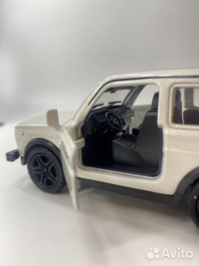 Машинка для детей металлическая нива белая