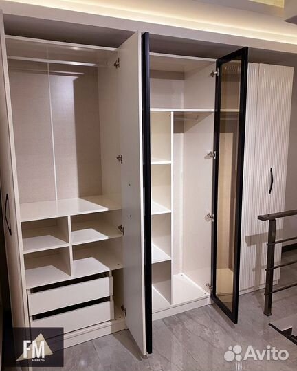 Шкаф распашной с зеркалом