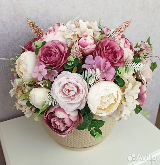 Искусственные цветы, цветочные композиции в кашпо