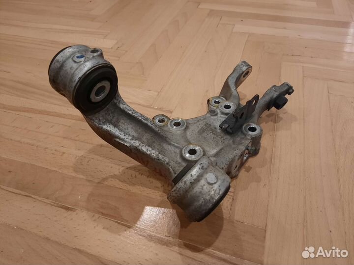 Кулак задней подвески левый Honda civic 4D