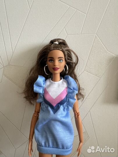 Кукла барби фэшионистас 121 на теле барби йога