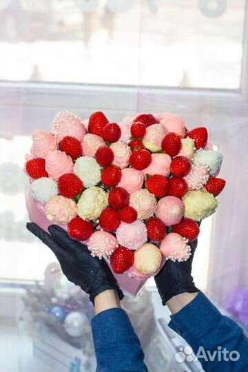 Клубника в шоколаде букеты и наборы