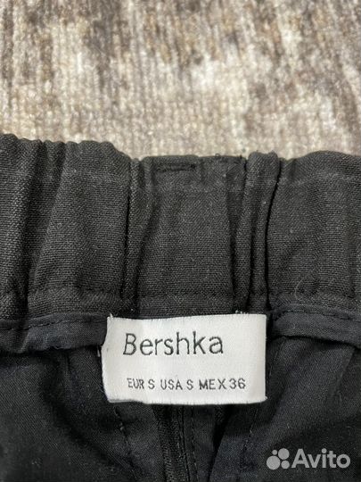 Плотные укороченные брюки Bershka