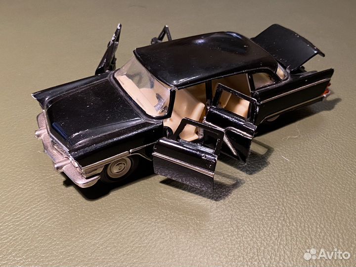 Модель автомобиля Чайка газ 13
