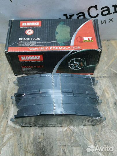 Тормозные колодки переднее Toyota Rav4 III 2.4