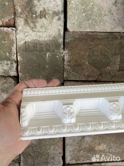 Потолочный плинтус