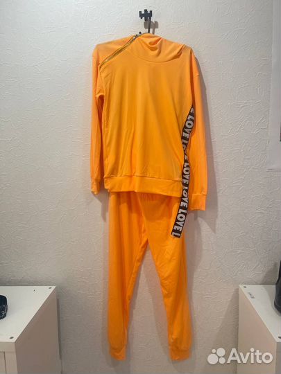 Спортивный костюм женский