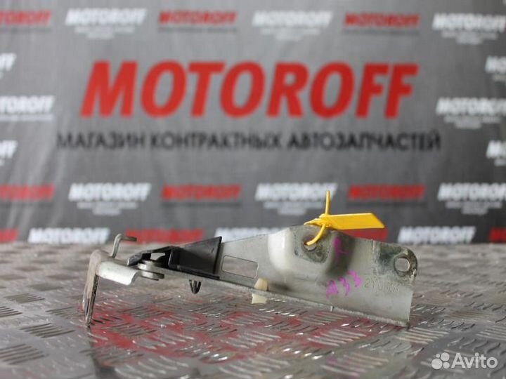 Шарнир капота Цефиро A33 правый А176