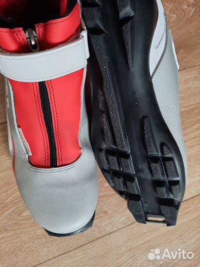 Лыжные ботинки 42 размер sns