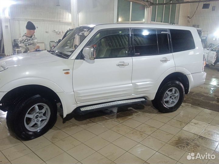 Mitsubishi Pajero 3.5 AT, 2001, 300 000 км