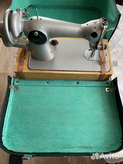 Швейная машинка с ручным приводом Подольск 2м-34