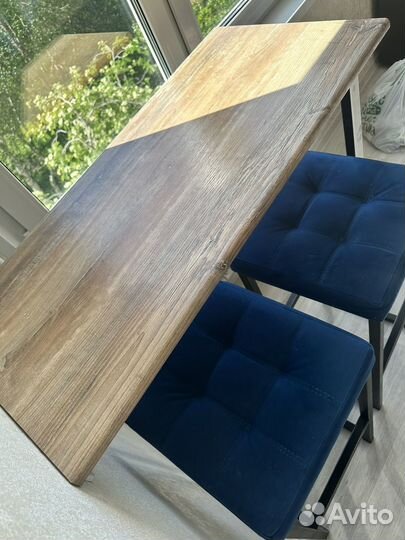 Стол и стулья