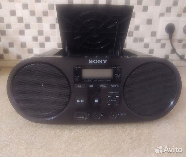 Классная магнитола Sony с CD/MP3, FM, USB, AUX
