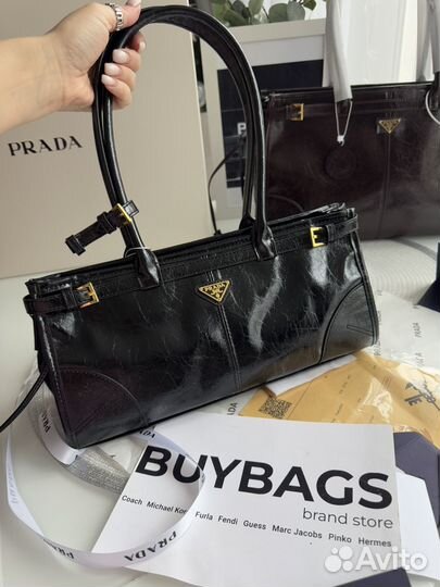 Сумка Prada натуральная лакированная кожа