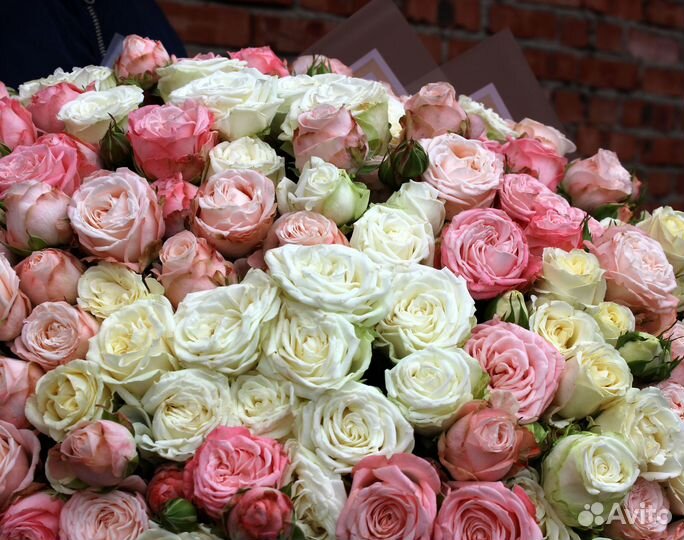 Букет из кустовых-пионовидных роз