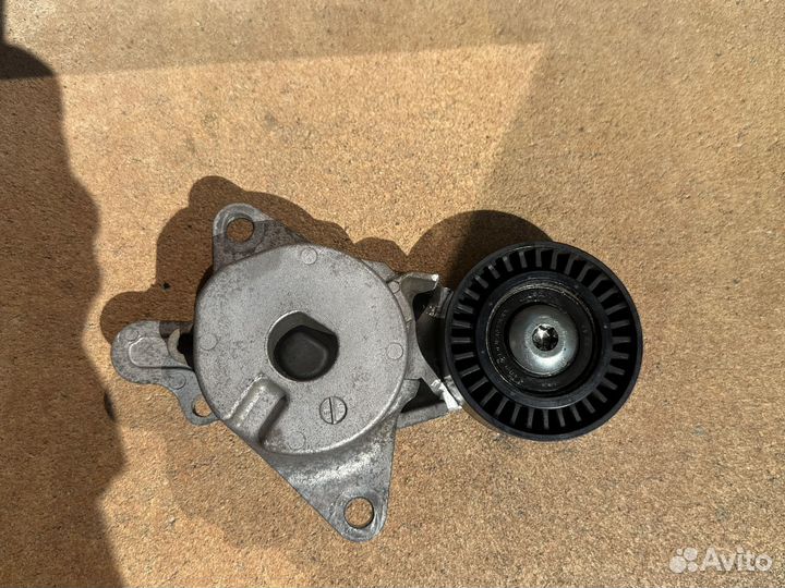 Натяжитель приводного ремня Toyota 1nzfe