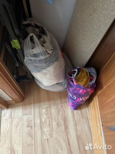 Отдам 5 пакетов вещей