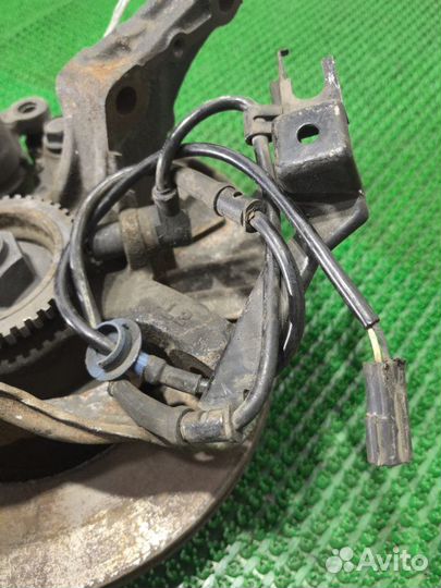 Ступица передняя левая Mazda Bongo Friendee SG5W