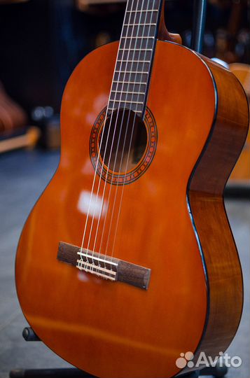 Yamaha CS40 4/4 классическая гитара