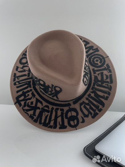 Шляпа фетровая с полями