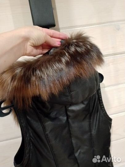 Жилет натуральная кожа, мех лиса