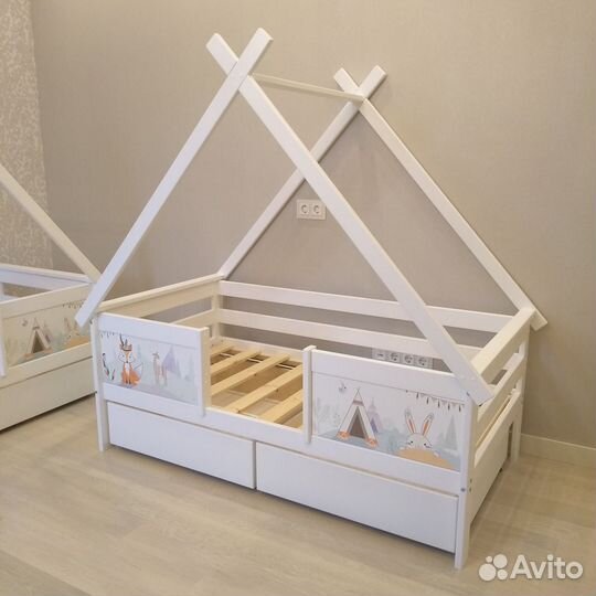 Детская кровать с домиком