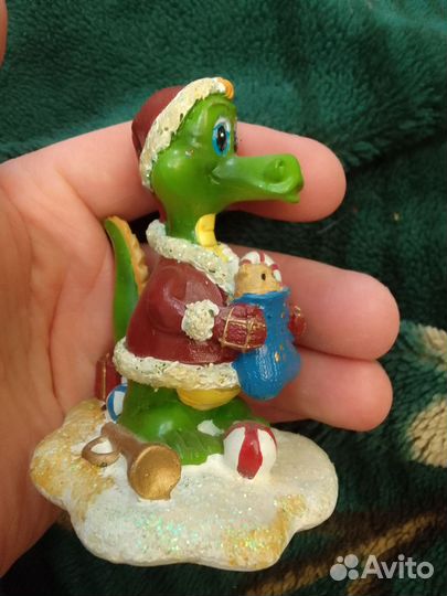 Крокодил фигурка