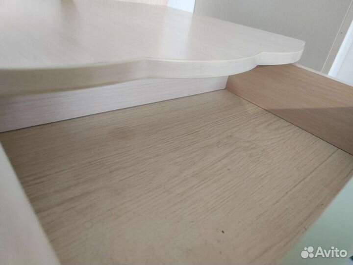 Туалетный столик с зеркалом детский б/у