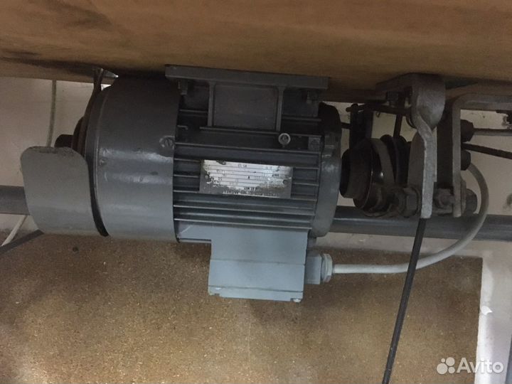 Машина петельная с глазком Minerva 62761-P2