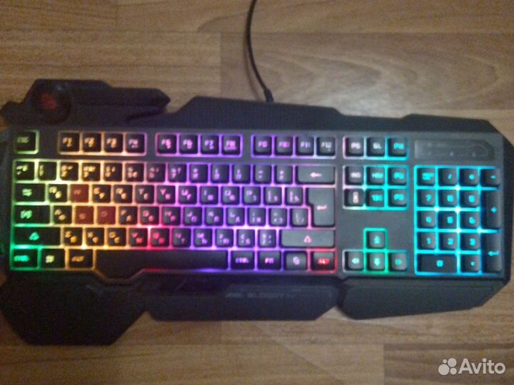 Механическая клавиатура полно размерная от блуди