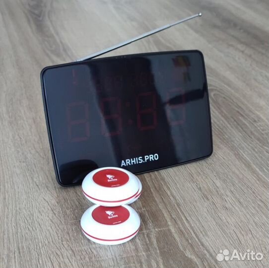 Кнпока вызова официанта и табло отображения вызова