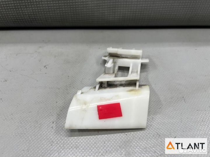 Крепление бампера задняя правая toyota prius