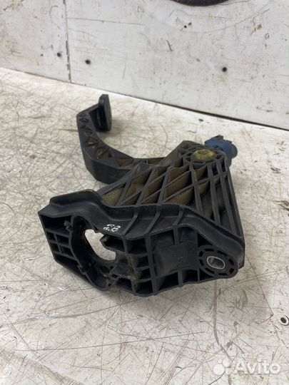 Педаль сцепления Volkswagen Polo 5 Седан