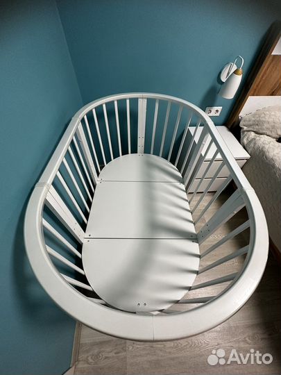 Кроватка трансформер с маятником овальная