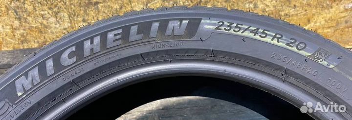Michelin Pilot Alpin 5 SUV 235/45 R20